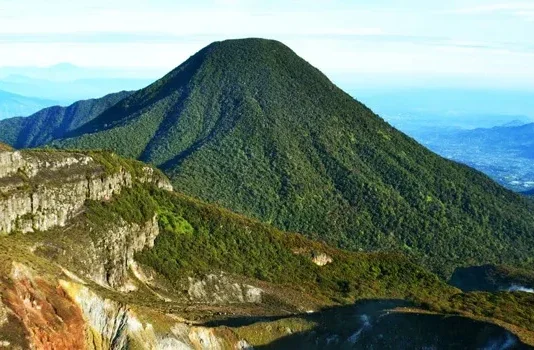 Gunung Togwomeri Surga Tersembunyi di Timur Indonesia Gunung Togwomeri
