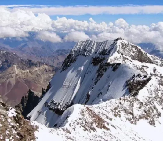Puncak Jaya Papua: Keindahan Alam Tertinggi di Indonesia Puncak Jaya